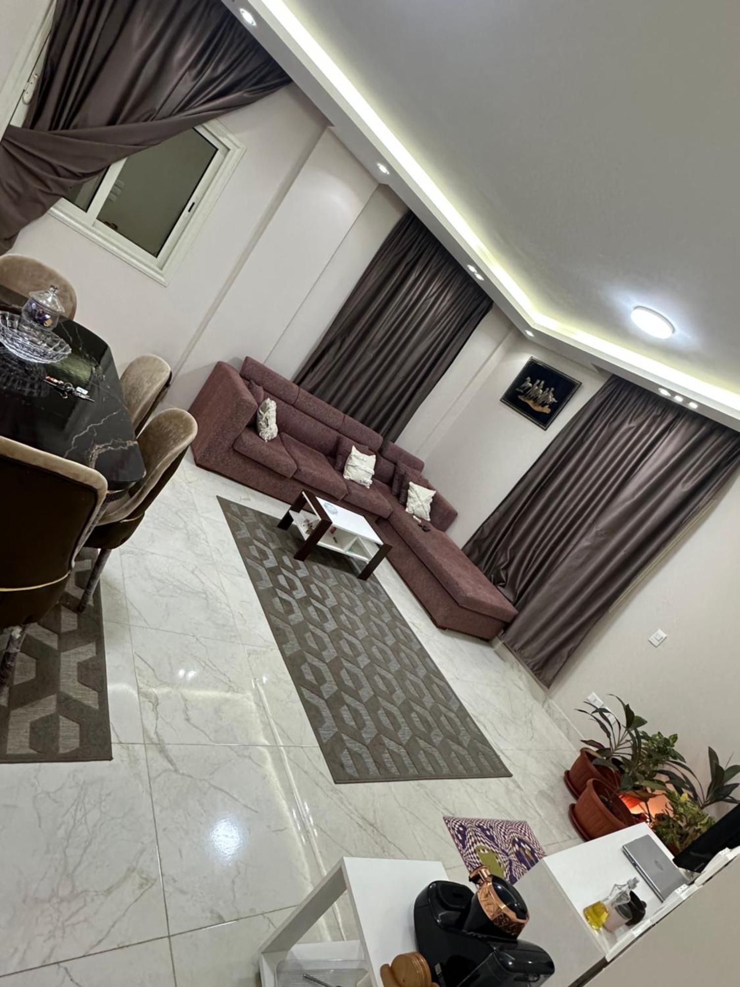 Homestay غرفة مستر بحمام فى التجمع الخامس رجال فقط *